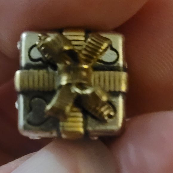 Gift Charm - Picture 7 of 8